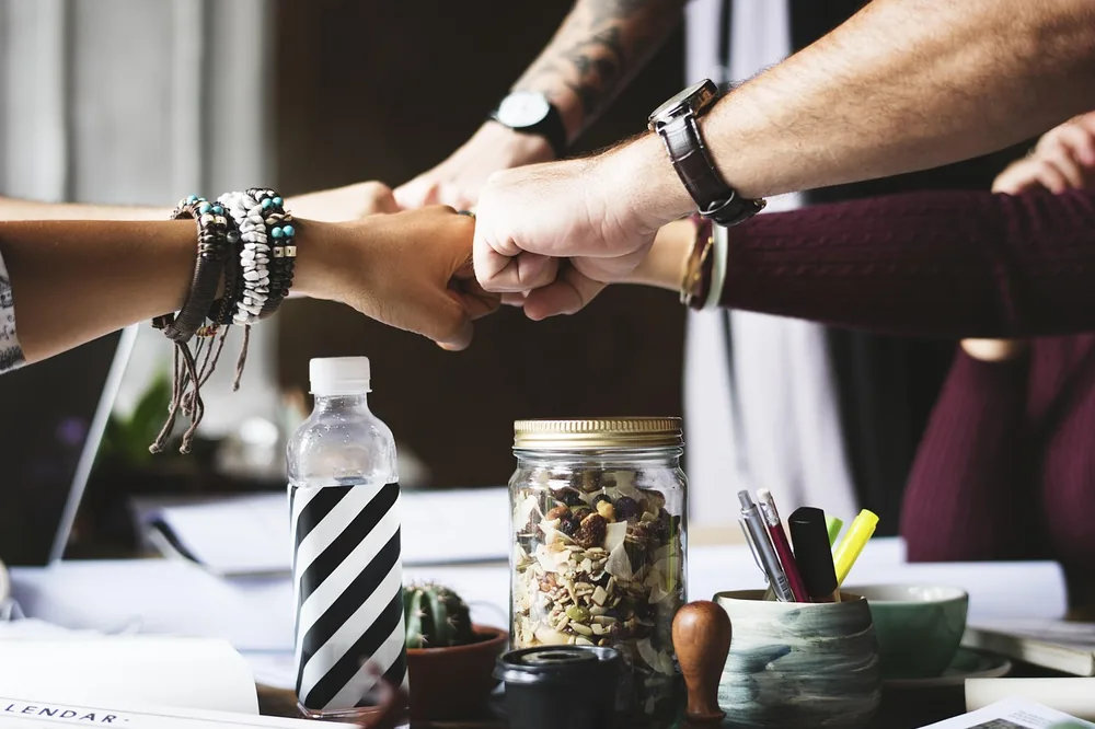action, collaborer, collaboration, collègues, la coopération, entreprise, coup de poing, partenaire, gens, personne, petite entreprise, support, équipe, travail en équipe, ensemble, unité, collègues de travail, mains, collaborer, collaborer, collaborer, collaboration, collaboration, collaboration, collaboration, collaboration, entreprise