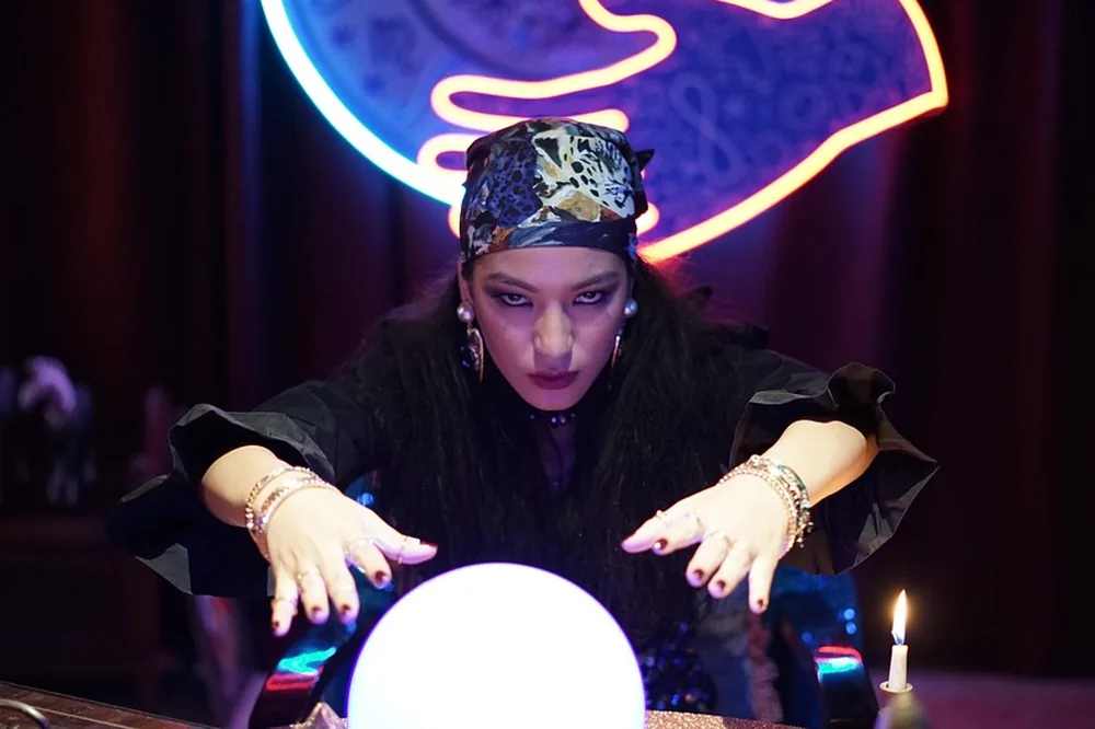 sorcière, spirituelle boule, la boule de diseurs de bonne aventure, boule en verre, diseuse de bonne aventure, divination, ball, la voyance, cristal, magie, les médiums, fille, mystique, la boule de cristal, fantasy, gothique, sorcière, sorcière, sorcière, sorcière, sorcière